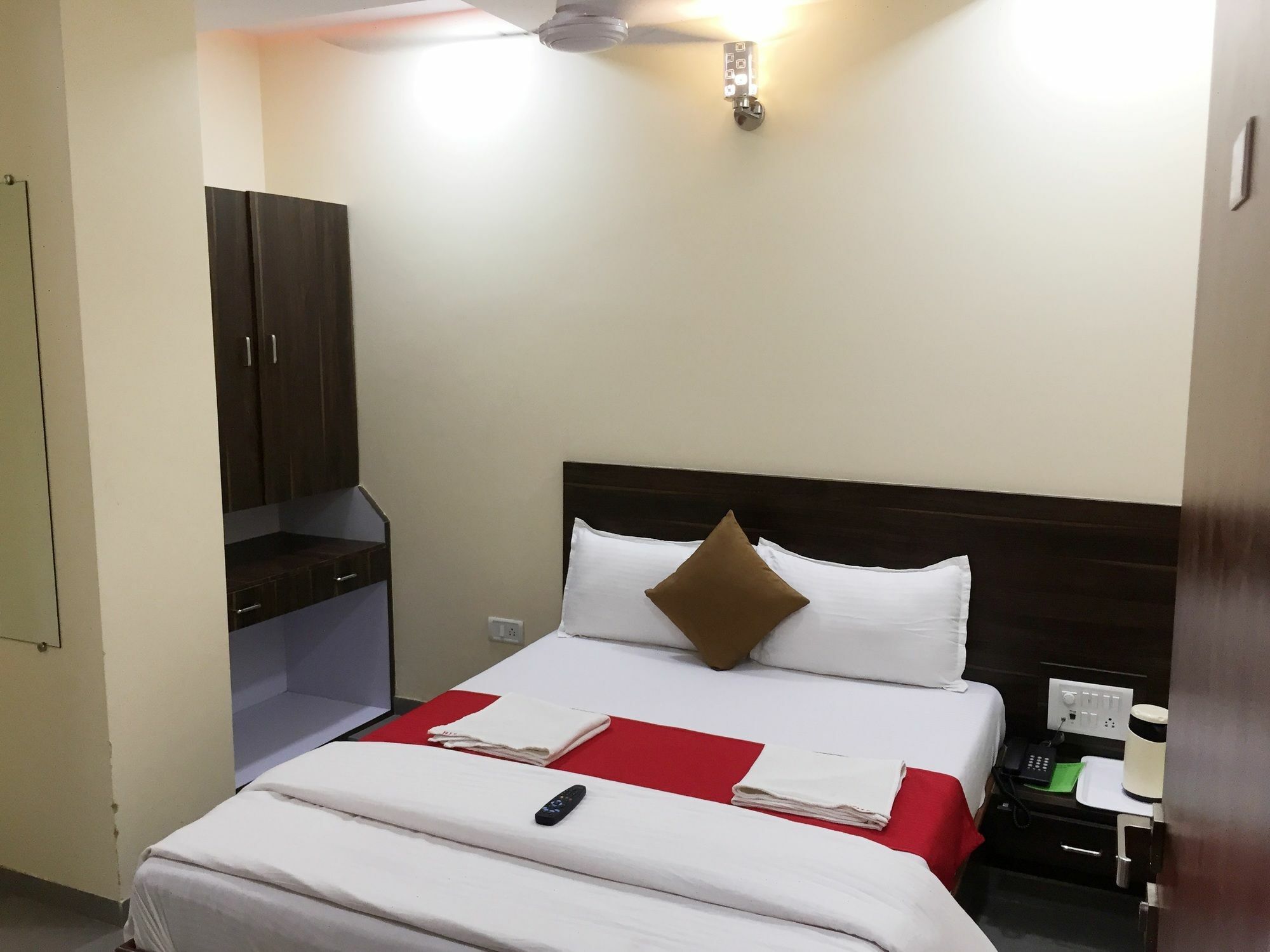 Hotel Terminus Square Kurla Exterior foto
